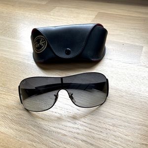 Ray-Ban women’s sunglasses